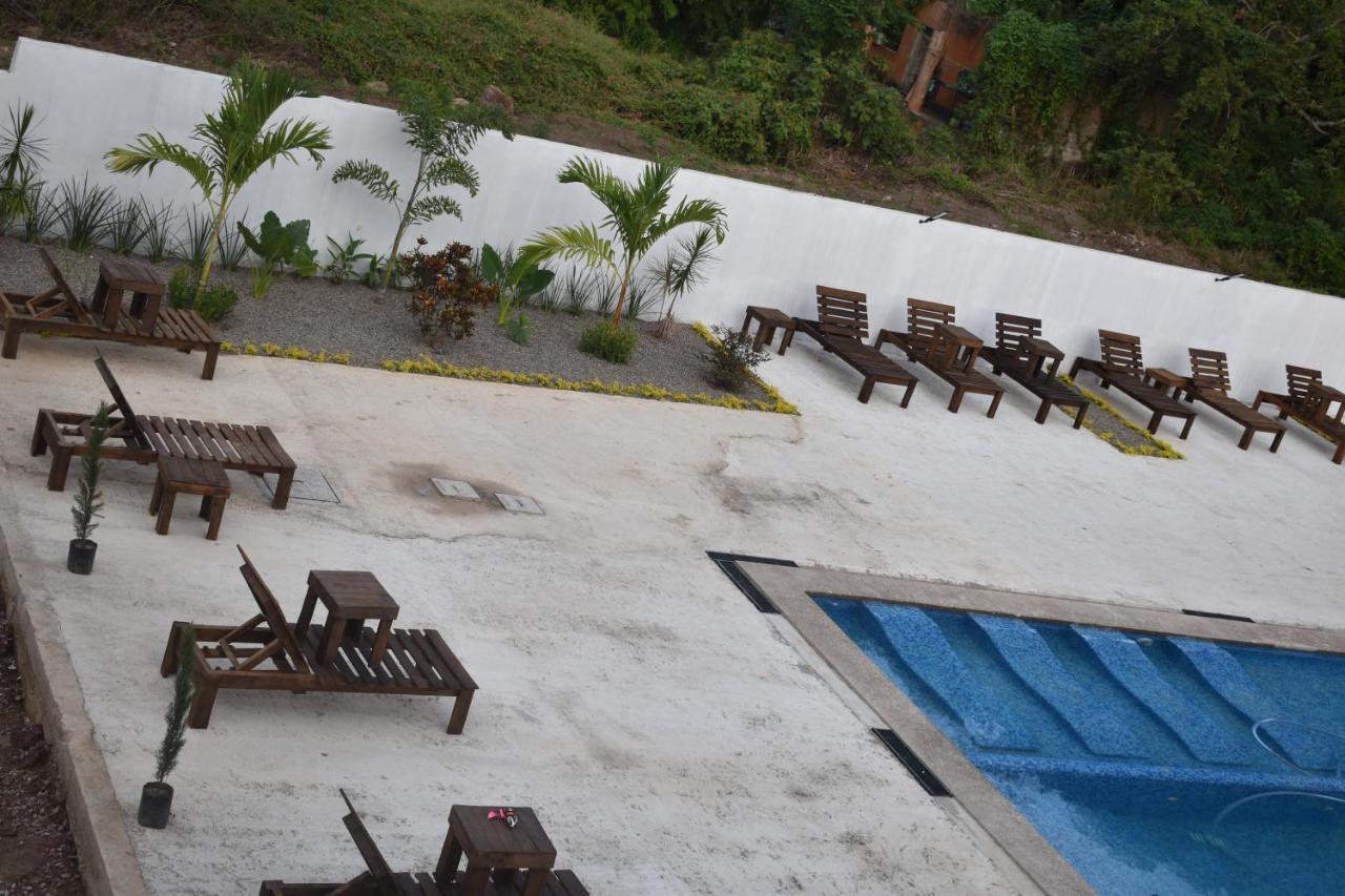 Hotel Malaki Los Ayala Esterno foto