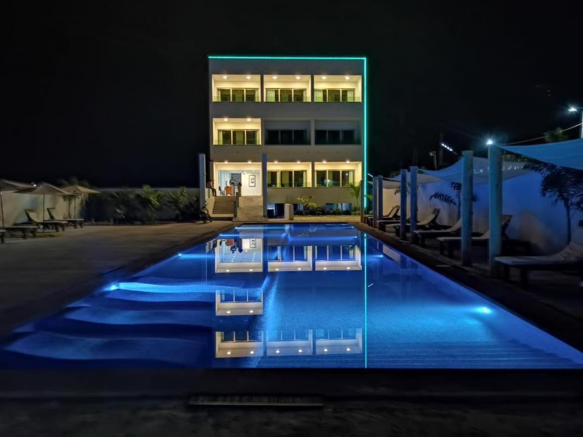 Hotel Malaki Los Ayala Esterno foto